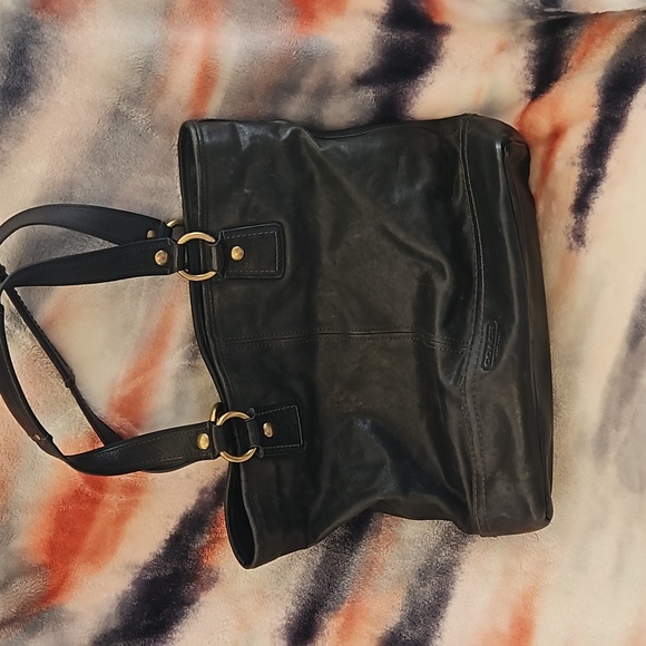 Vintage Coach tote. Dark navy soft leather. No marks or scratches. - Picture 2 of 8